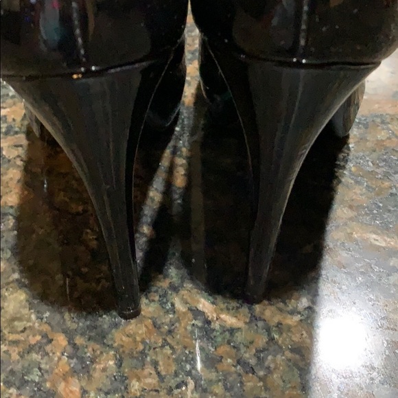 Lovely Guess 2 tone high heels - Picture 4 of 6